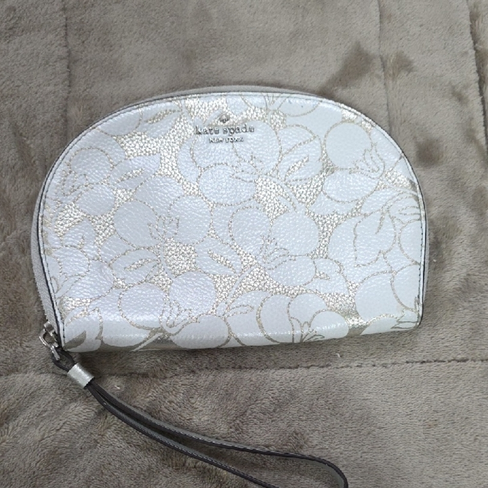 Kate Spade Wristlet Larchment Ave. Breezy Floral Half Moon White/Gold?? EUC READ